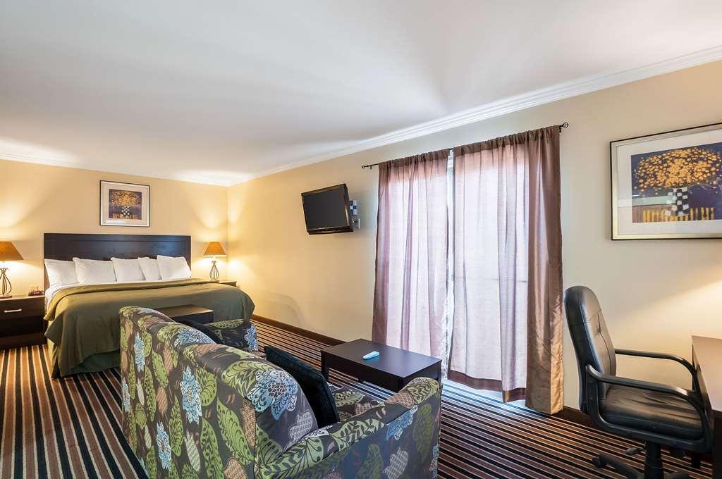 Quality Suites Хант-Вэлли Номер фото